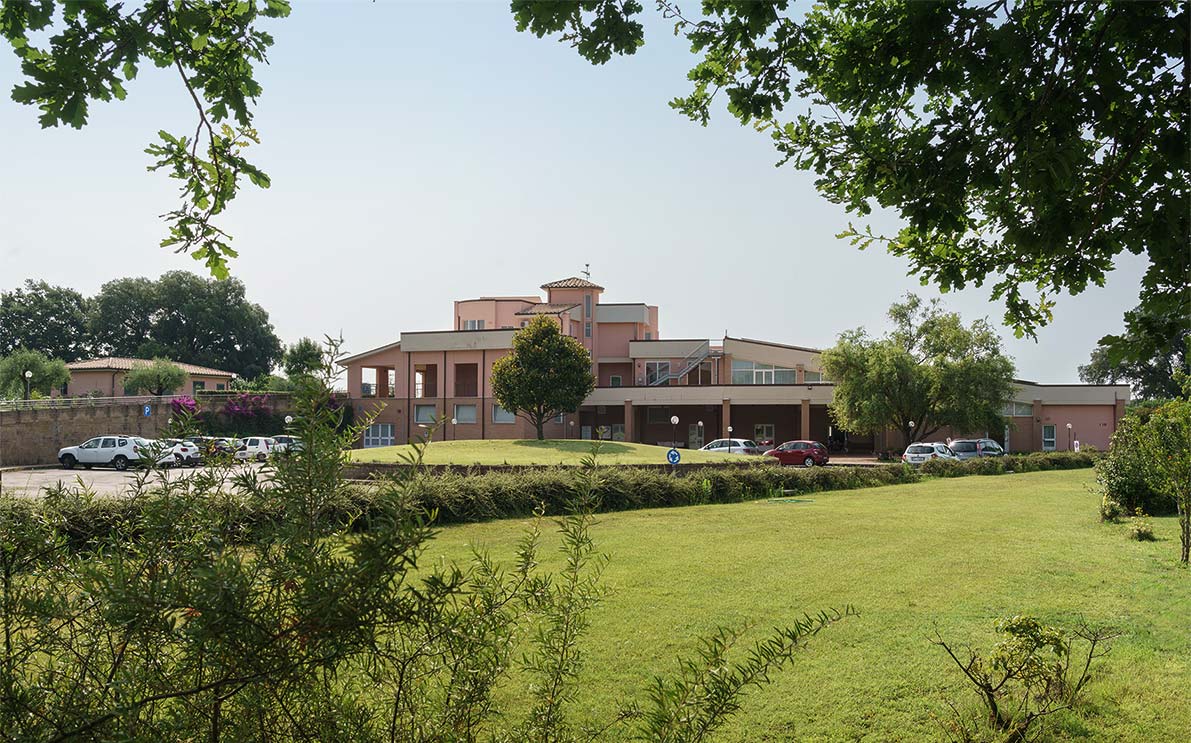 Centro Argos struttura giardino e parcheggio Centro Argos Struttura